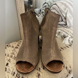 Tom’s Booties 8.5 Women